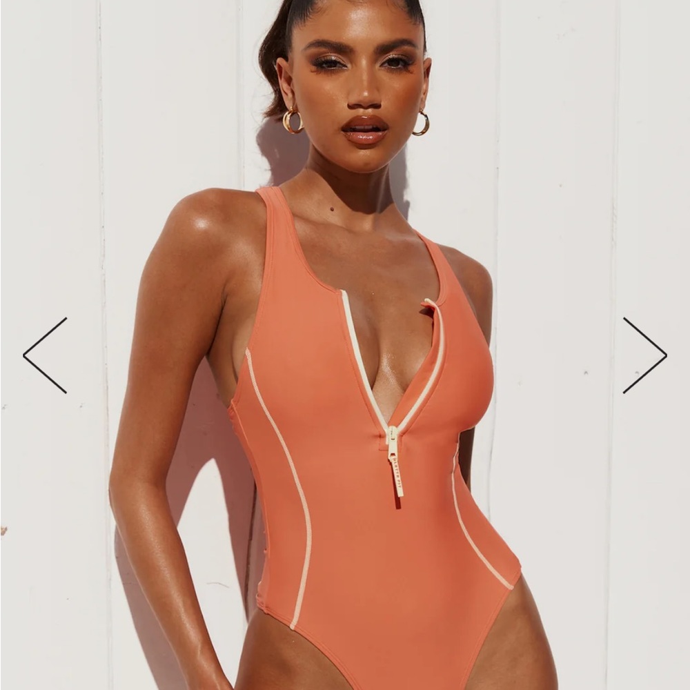 Hello Molly Ellette Fit One Piece Bodysuit Bathing Suit Swim Halter Coral Size S
